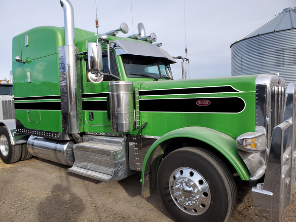 63" Peterbilt 389 Black and White "Coastal" Stripe